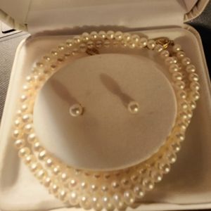 Pearl Necklace, Bracelet n earrings matching, white pearls, with gold hardware